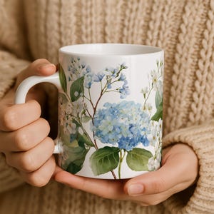 Tazza con ortensia blu da 325 ml, tazza da caffè in ceramica con motivo floreale, tazza da tè con fiori in stile cottagecore, regalo per lei amante del giardino.