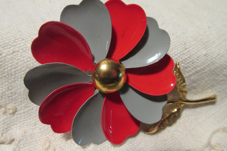 Vintage Red and Gray Enamel Flower Pin with Gold Tone Center and Stem