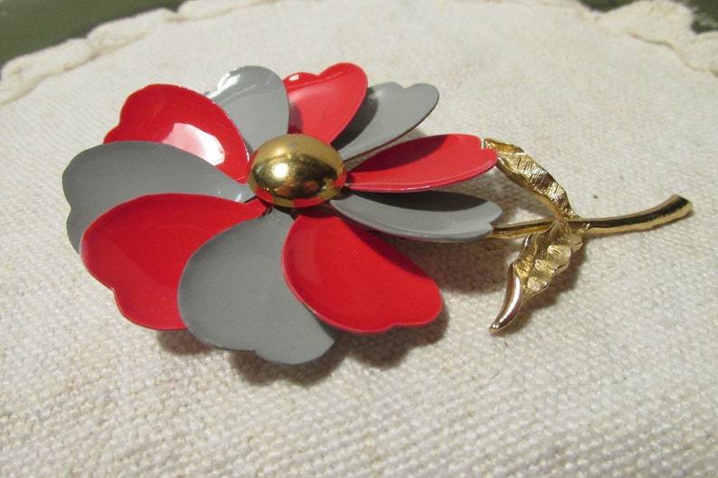 Vintage Red and Gray Enamel Flower Pin with Gold Tone Center and Stem