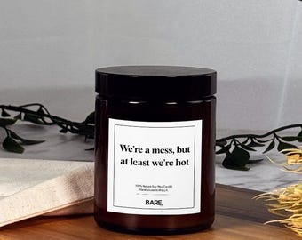 Nous sommes en désordre, mais au moins nous sommes sexy | Bougie parfumée 100 % cire de soja par BARE