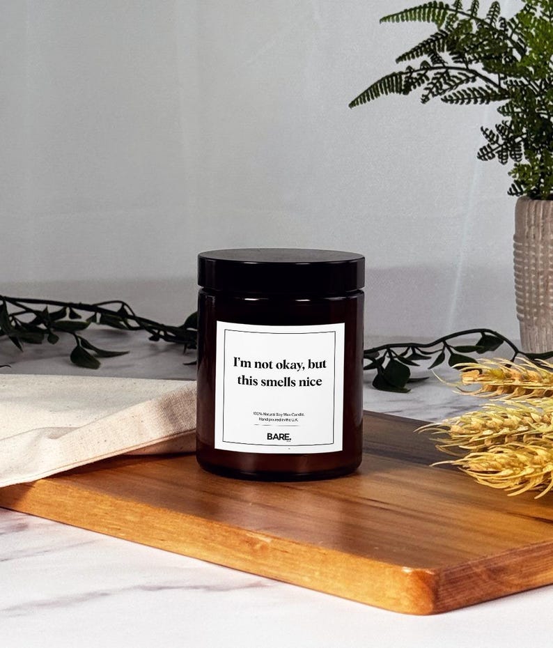 Je ne vais pas bien, mais ça sent bon | Bougie parfumée 100 % cire de soja par BARE image 1