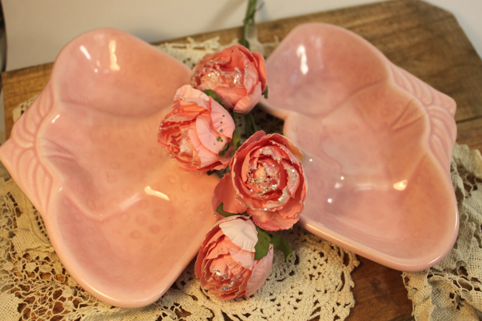 A Set of 2 Vintage Pink Dishes Shaped Like Strawberrys,vintage Pottery