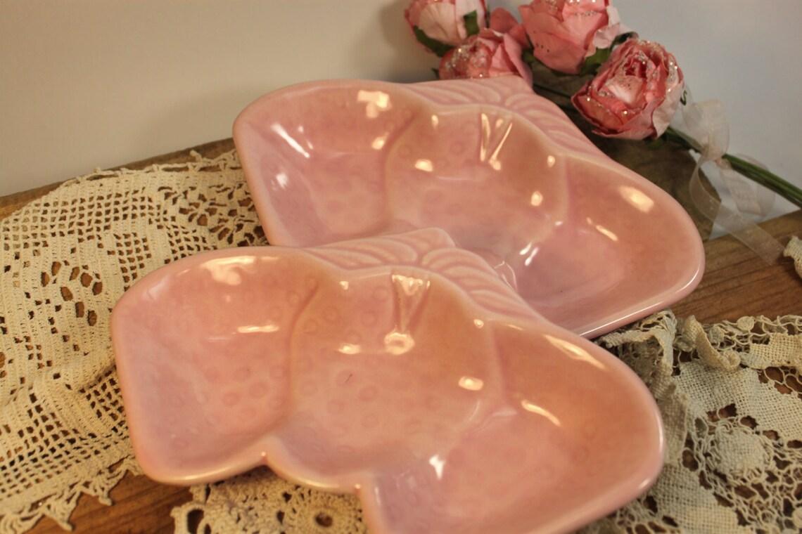 A Set of 2 Vintage Pink Dishes Shaped Like Strawberrys,vintage Pottery