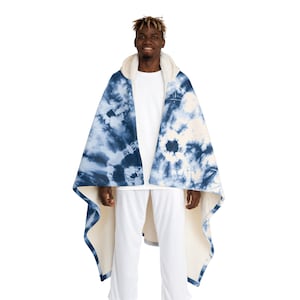 Manta con capucha y forro de sherpa, de tejido polar suave y acogedora, ideal para usar con los sentidos. imagen 1