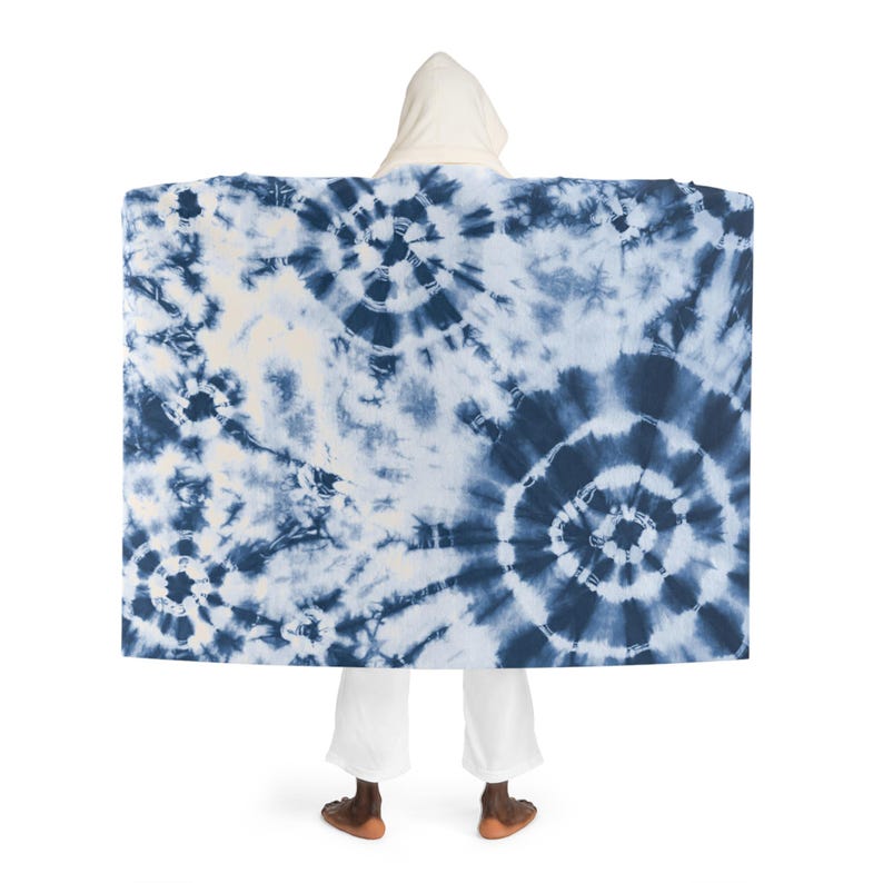 Manta con capucha y forro de sherpa, de tejido polar suave y acogedora, ideal para usar con los sentidos. imagen 3