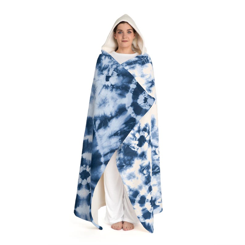 Manta con capucha y forro de sherpa, de tejido polar suave y acogedora, ideal para usar con los sentidos. imagen 2