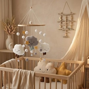 Giostrina per culla con nuvole e stelle, decorazioni per la cameretta con nuvole sorridenti, giostrina celeste per camerette neutre, idea regalo unica per baby shower - Mo11