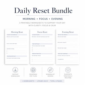 Könnte beinhalten: Ein weißes, druckbares Daily Reset Bundle mit marineblauem Text. Das Bundle enthält Morgen-, Fokus- und Abend-Arbeitsblätter. Das Bild enthält den Text "Daily Reset Bundle" und "3 Printable Worksheets to Support Your Day with Clarity, Focus & Calm."