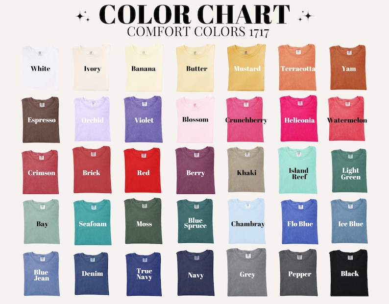 Pu&ograve; includere: Una tabella colori mostra una variet&agrave; di colori di magliette, tra cui bianco, avorio, banana e nero. Il testo "COLOR CHART" e "COMFORT COLORS 1717" sono in alto. Ogni maglietta &egrave; ben piegata, mostrando le tonalit&agrave; disponibili.