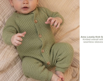 Ares Härlig Knitkostym – Stickad Overall med Sömlösa Ärmar – Mönster för Baby & Småbarn – Babysparkdräkt – Storlekar från 1 månad till 4 år