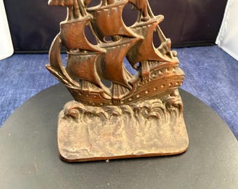 Sujetalibros o tope de puerta de latón macizo antiguo con forma de velero clipper (1)