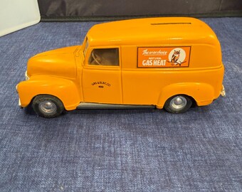 Hucha de metal fundido ERTL con forma de camioneta Chevy Panel Truck de 1950.