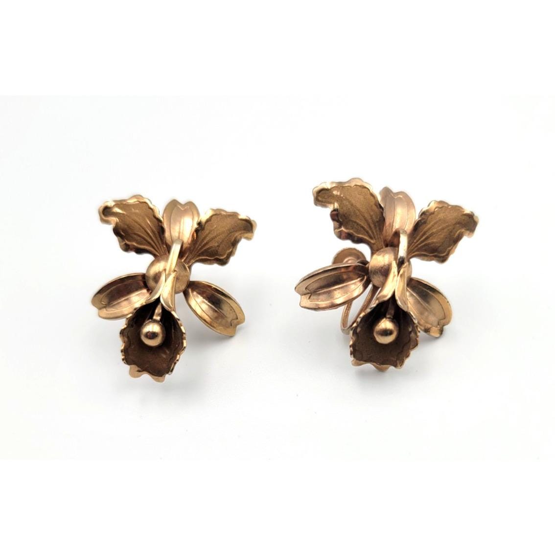 Boucles D'oreilles à Vis Vintage En Relief - Couleur Argent Poli, Signées *4436, Occasion