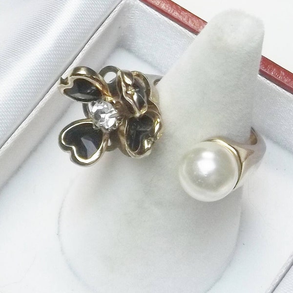 Vintage 1960's Open Flower Ring Black Glass Heart Shaped Petals Faux Pearl Gold Tone Costume Jewelry Mid Century Gift For Her