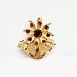 Unique 1950&#39;s Vintage BROOCH, Textured & Polished Gold Tone Floral with Deep Garnet Red Rhinestones, Costume Jewelry