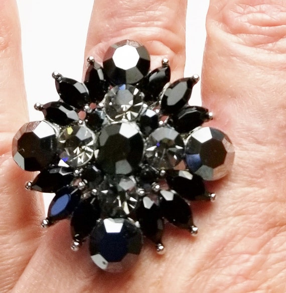 Signed Cara Rhinestone Statement Ring: Black & Si… - image 5