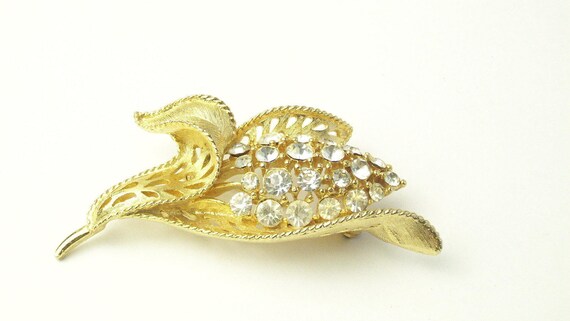 Signed Lisner Large Rhinestone & Gold Flower Broo… - image 8