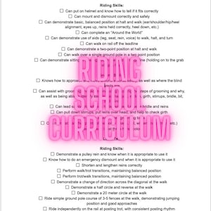 Könnte beinhalten: Ein weißes Dokument mit dem Titel "Eventing Riding School Curriculum" mit einem rosa Overlay, das "RIDING SCHOOL CURRICULUM" zeigt. Das Dokument listet Reitfähigkeiten für Level One auf, einschließlich Helmgebrauch und Gleichgewicht.
