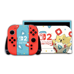 Op de afbeelding: Nintendo Switch-console met een aangepast ontwerp. De Joy-Cons zijn rood en blauw. De achtergrond is wit met een cartoonfiguur en de tekst "Nintendo Switch".