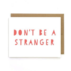 Carte Missing You « Ne soyez pas un étranger » Carte de vœux faite à la main par StrangerDays. Tu me manques Carte. Carte de relation longue distance.