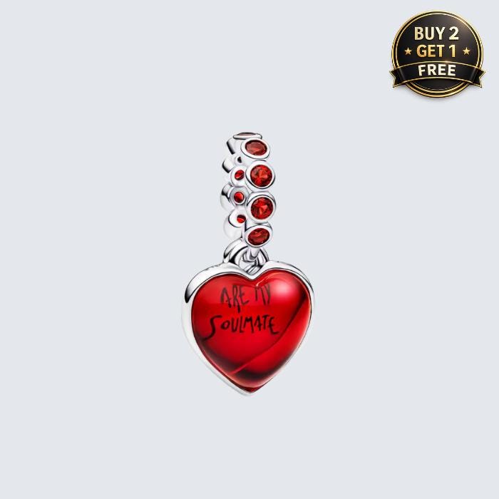 O Brazalete Con Dijes De Corazones Y Estrellas