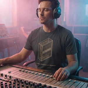 Cadeau pour studio d'enregistrement, T-shirt producteur de musique, T-shirt ingénieur du son, T-shirt podcasteur, Vêtements pour beatmakers, Vêtements techniques du son