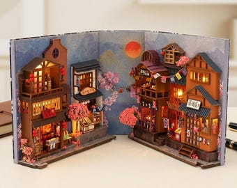Kit de rincón de lectura japonés con iluminación LED, casita en miniatura, diorama de cerezos en flor, decoración de libros DIY, regalo para amantes de los libros.
