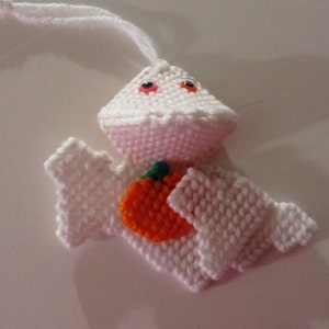 Ghost kiss ornament for Halloween