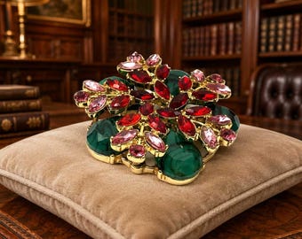 Broche florale vintage en malachite et strass rouges | Épinglette à double effet tendance dorée