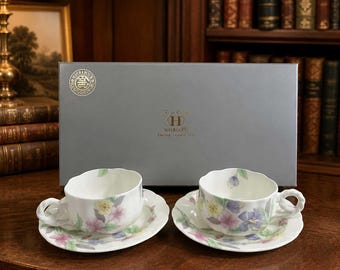 1988 Ensemble de tasses à thé et soucoupes fleuries en porcelaine tendre Hankook | Lot de 2 tasses à thé en porcelaine de Corée