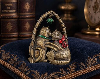 Signed JJ Jonette Jewelry Antique Gold Tone Cats Mistletoe Brooch