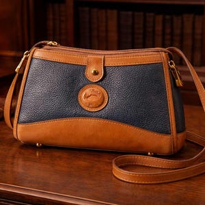 Pochette Dooney & Bourke – Bleu Marine Et Marron – Avec Sangle – Femme