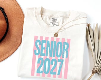 Comfort Colors Stripes Senior 2027 ガールズシャツ、楽しい夏の明るいストライプの高校卒業生Tシャツ、高校卒業生お揃いの服