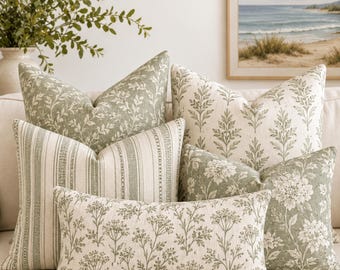 Kissenbezüge in Salbeigrün, Dekokissen mit botanischem Motiv, Kissenbezug mit neutralem Blumenmuster, Dekoration im Küsten- und Landhausstil, Sofakissen im Landhausstil