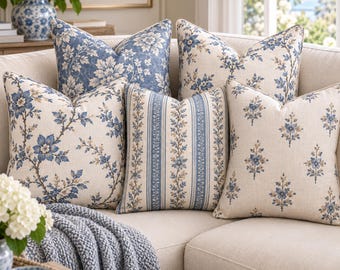 Kissenbezug im Chinoiserie-Stil, blauer Kissenbezug mit Küstenblumenmuster, Kissen im englischen Landhausstil, blau-elfenbeinfarbenes Dekokissen, Designer-inspirierte Dekoration