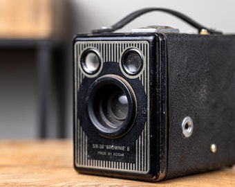 Vintage Kodak Brownie E Camera | 1950s Bakelite Box Camera - With