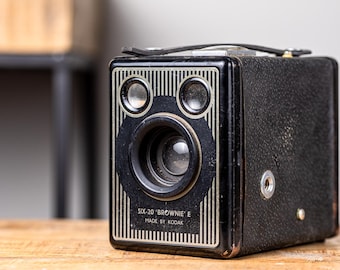 Vintage Kodak Brownie E Camera | 1950s Bakelite Box Camera - With