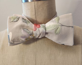 Self-tie and pre-tie bowtie |  Japanese kimono vintage silk | Embroidered floral in solf pink and seafoam green