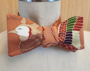 Zijden zelfbindende vlinderdas | Vintage Japanse kimono zijde | mooie heldere kleurrijke vliegende feniks op oranje achtergrond oosterse print *