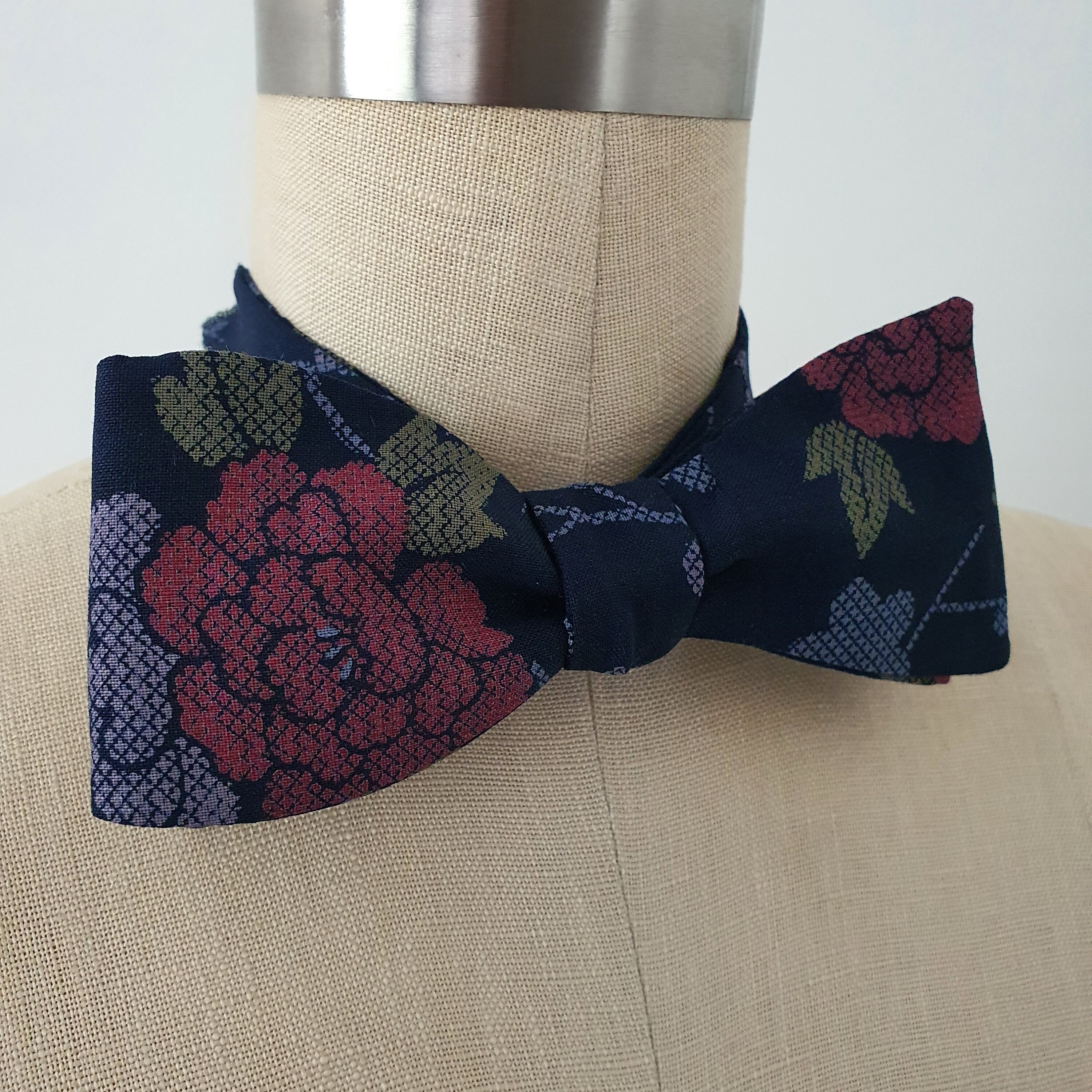 Pre-tie and Self-tie Bowtie. Vintage Japanese Kimono silk. Red | Etsy