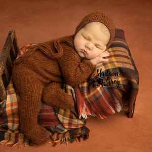 Hand-Knitted Long Sleeve Newborn Romper with Buttons, Photography Prop for Baby Photoshoots, Sleeper, Wrap, Bonnet