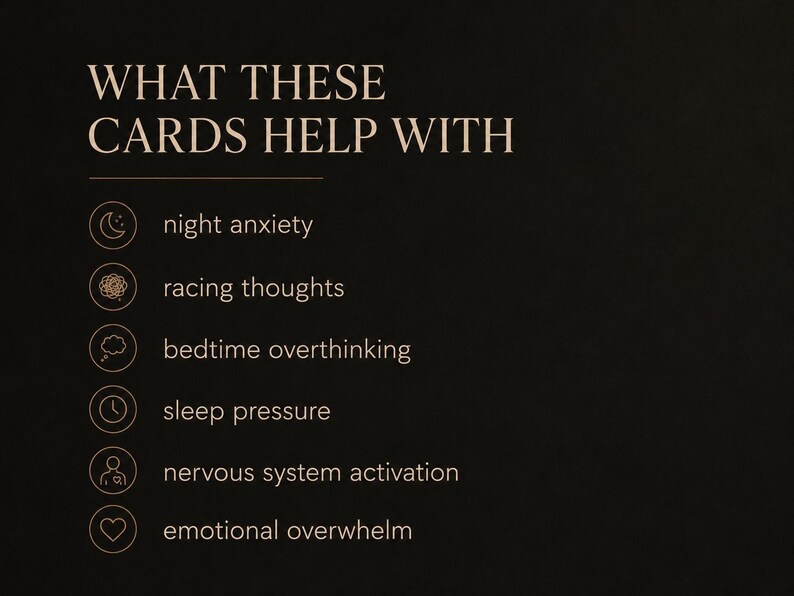 Puede incluir: Una tarjeta informativa negra con el texto en beige WHAT THESE CARDS HELP WITH seguido de una lista de seis elementos: night anxiety, racing thoughts, bedtime overthinking, sleep pressure, nervous system activation y emotional overwhelm.