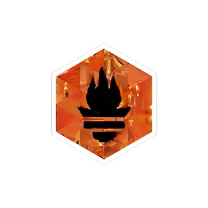 Puede incluir: Una pegatina con un diseño de llama negra dentro de una forma geométrica naranja. La pegatina tiene un borde blanco y una apariencia texturizada, similar al cristal, con toques de luz y sombra.