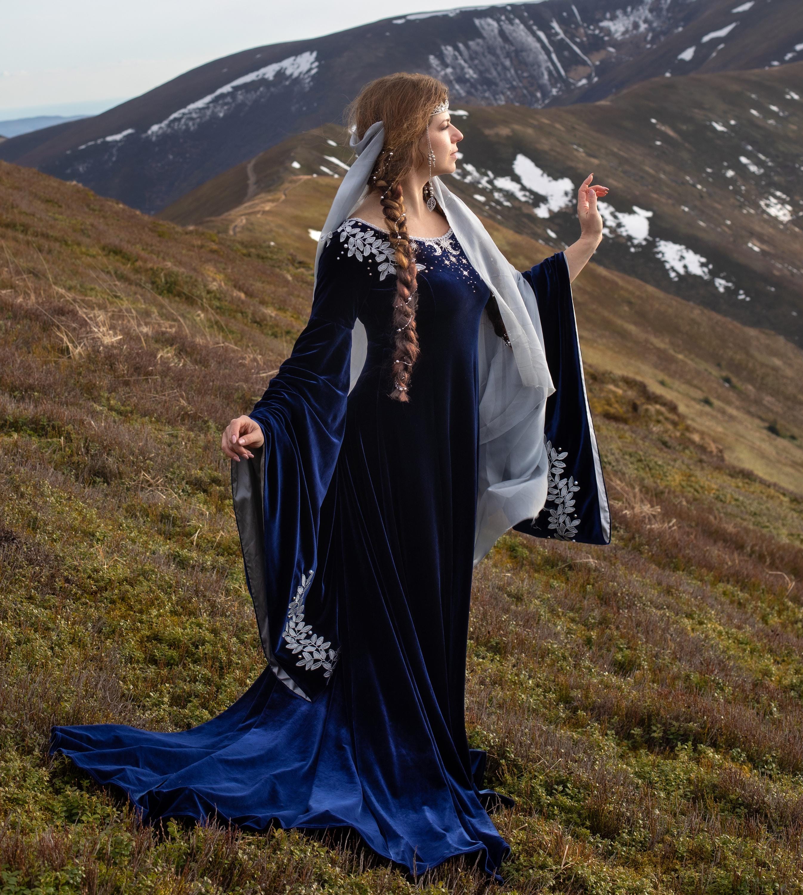 blue celtic dress Size:15.75 US (40 EU) Crafted from fabric digitally luxurious Sherri Hill 57055 Welcome