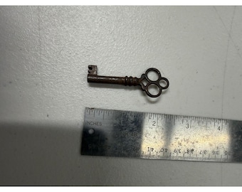 Llave antigua de hierro fundido con forma de trébol y arco, llave de barril vintage de 2 pulgadas.