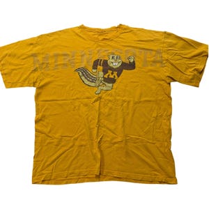 Minnesota Golden Gophers Goldy Gopher Graphic T-Shirt Gold Mens XL NCAA College