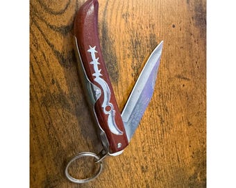 Navaja plegable de bolsillo Okapi de Sudáfrica con mango de madera, cierre de anillo y acero inoxidable.