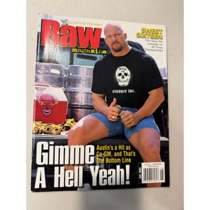 Puede incluir: Una portada de revista con un luchador en camiseta negra y pantalones cortos de mezclilla. El título de la revista es "Raw" con el texto "Gimme A Hell Yeah!". La portada también incluye el texto "Sweet Sixteen" y "stunner inc."
