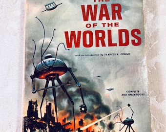 The War of the Worlds H. G. Wells Vintage Book Paperback 1964