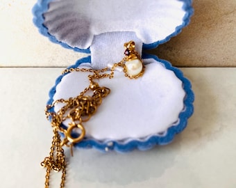 Vintage Avon Necklace Faux Pearl Simulated Garnet in Shell Case 1988 Birthstone